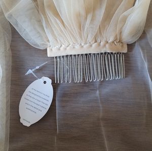 Bridal Veil Champagne 38-inch Fingertip Length Single Tier